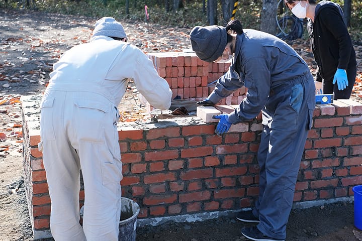 レンガ積み壁をセルフビルドする